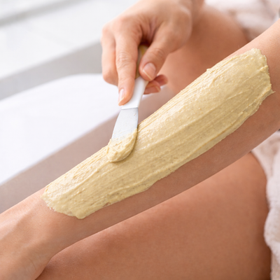 Mix the Merimultani Hair Removal Powder with water to form a smooth paste and apply evenly over the desired area.